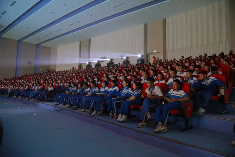 以文化育人，共筑精神家园