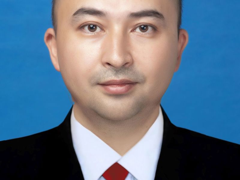 机电与能源学院院长 玉素甫江·麦麦提