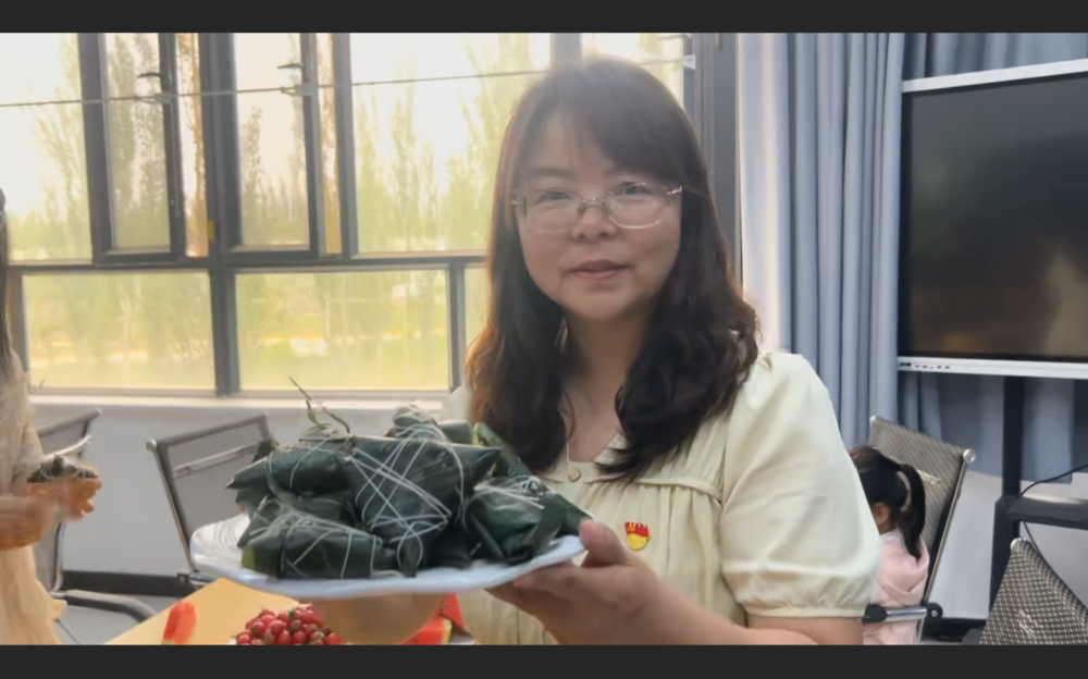 {DAF5E8F7-19C6-4C66-BF1C-7FBDA4A3DA3A}