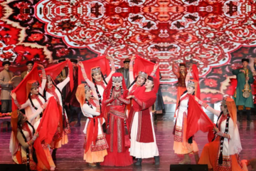 10.27音乐剧《拉齐尼・巴依卡》喀什巡演正式开启！