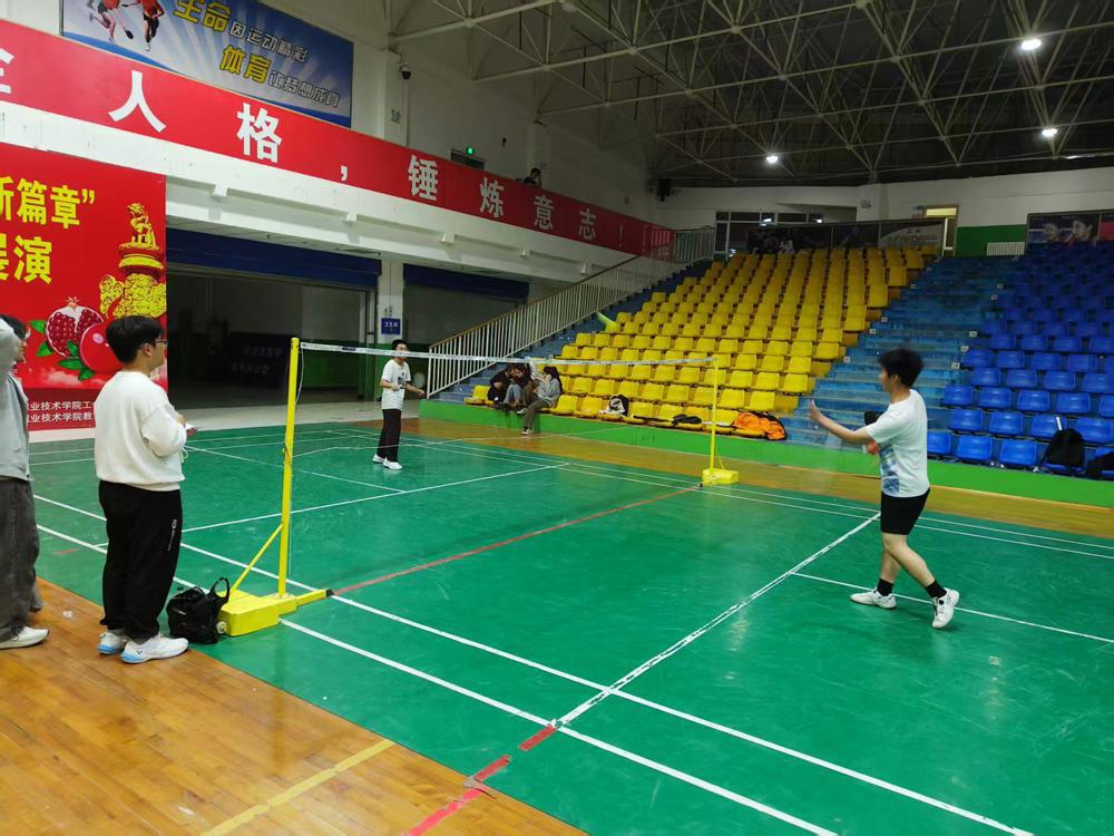 凝心聚力 “羽” 争锋   联办羽毛球比赛简报10.20