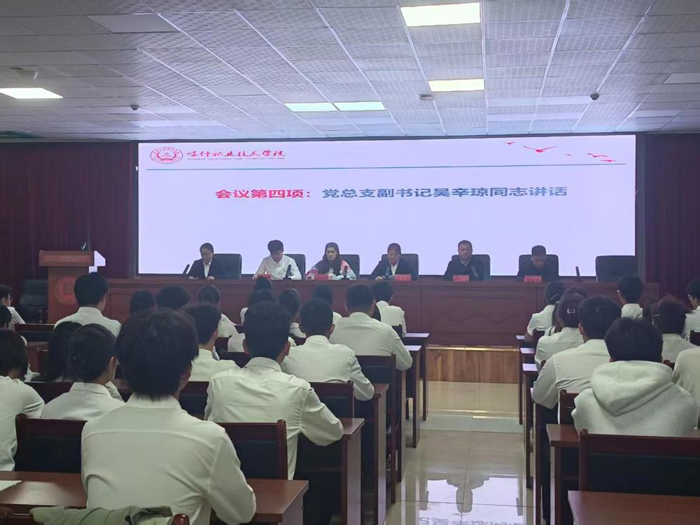 会议室里的人们

AI 生成的内容可能不正确。